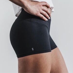 NWT NOBULL Women's Low-Rise Short 2" - Medium - Black